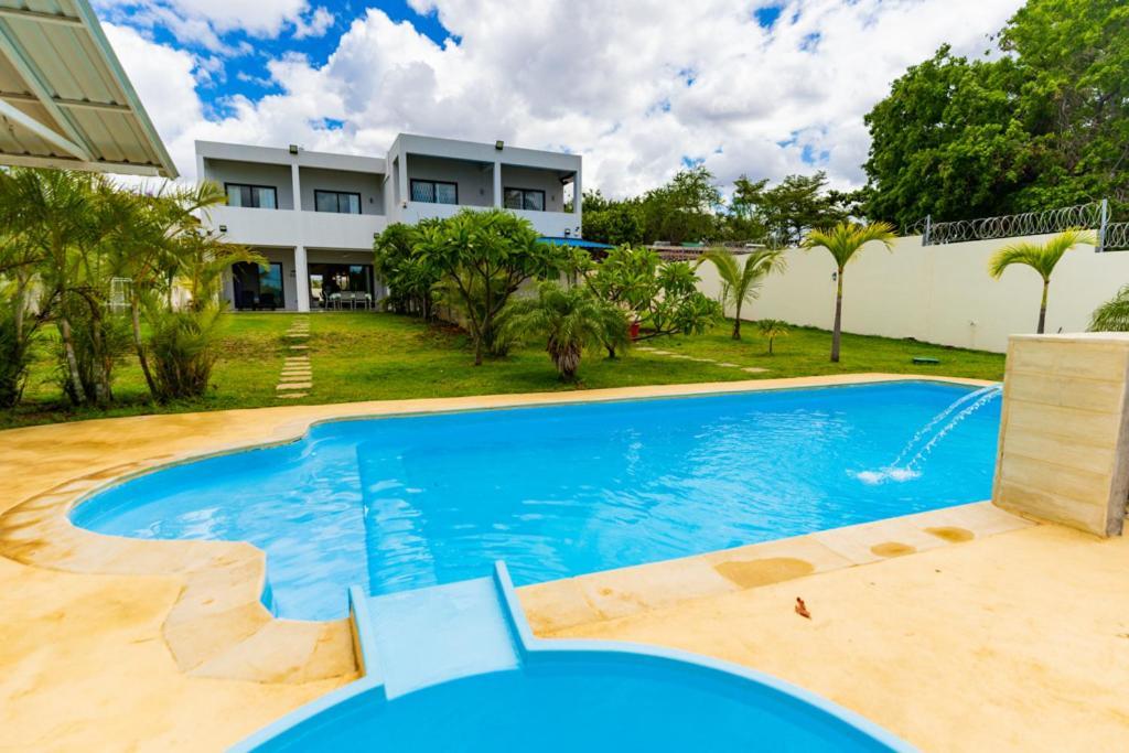 Stella Marris Beachfront Villa Pointe aux Sable Exterior foto