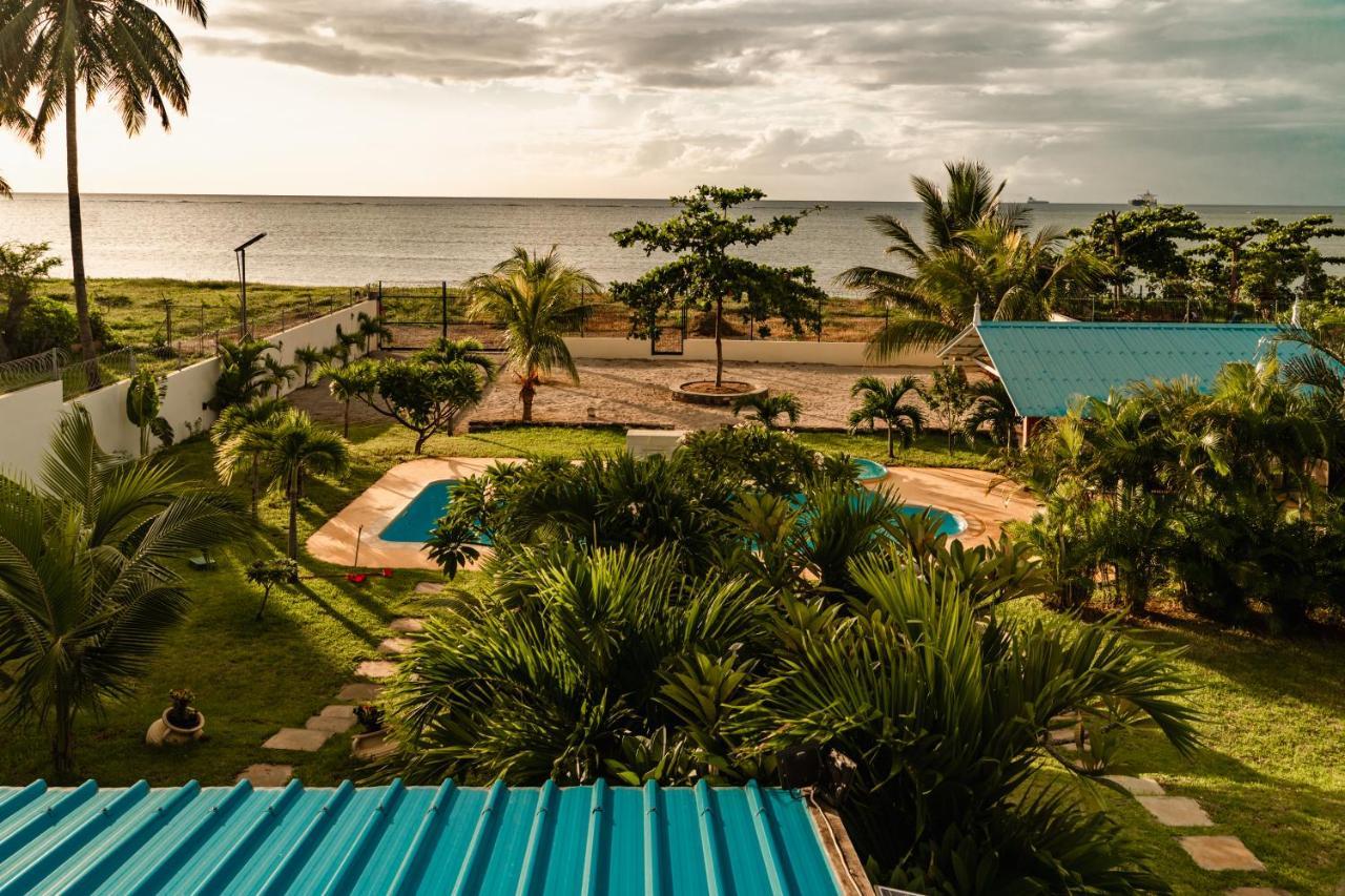 Stella Marris Beachfront Villa Pointe aux Sable Exterior foto