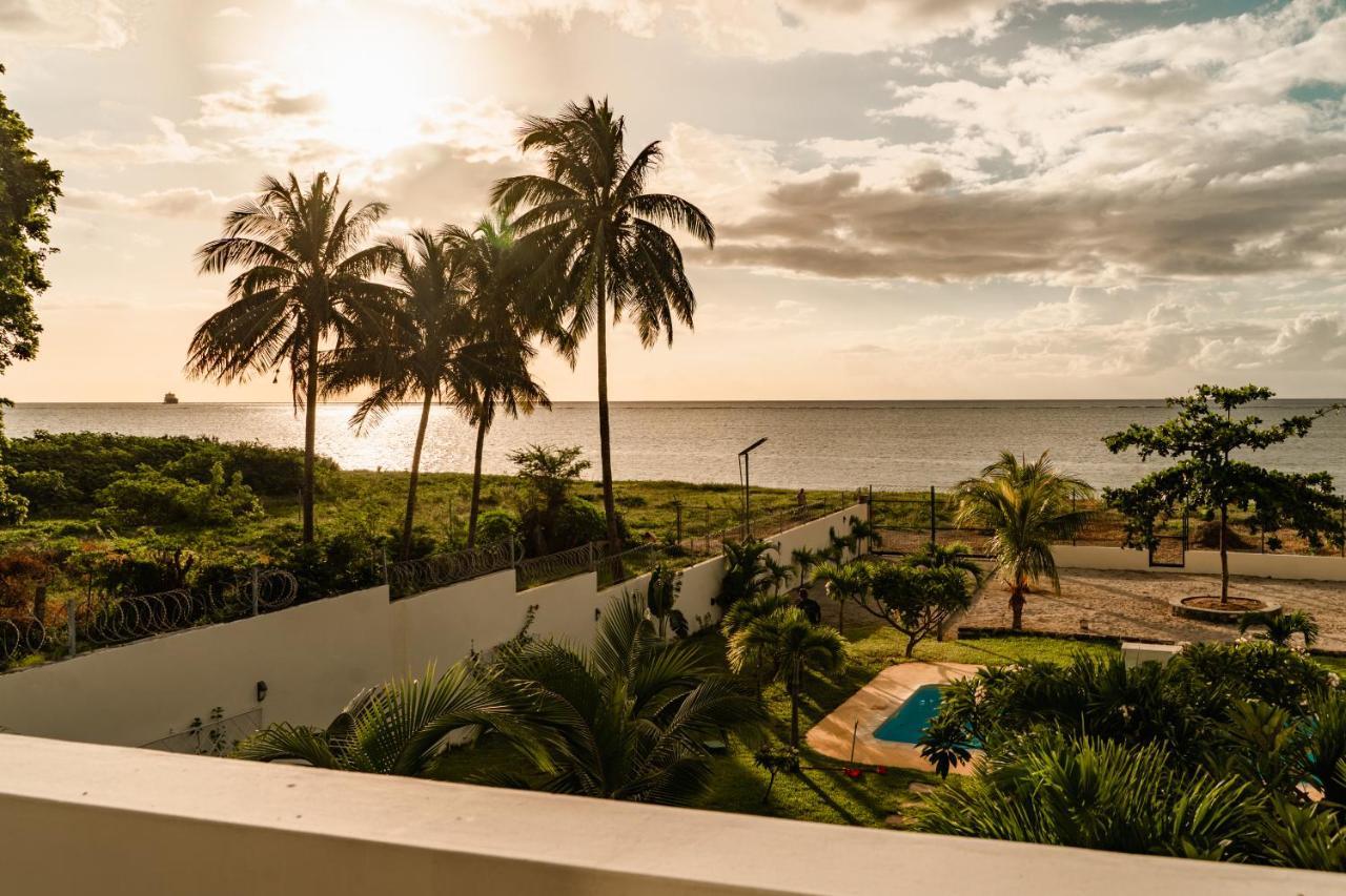 Stella Marris Beachfront Villa Pointe aux Sable Exterior foto